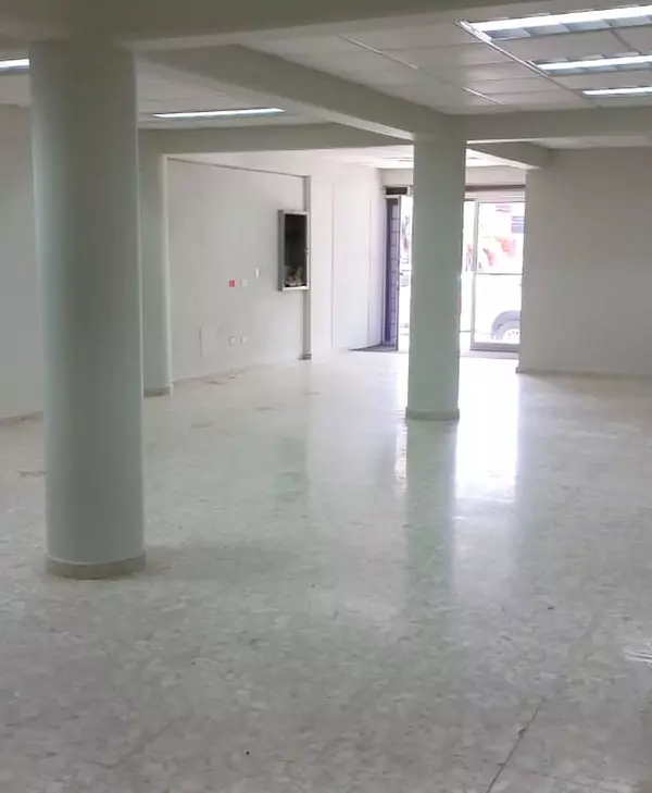 oficinas y locales comerciales - Local céntrico en Naco  7