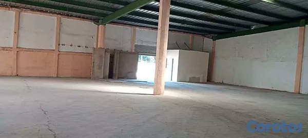 otros inmuebles - Alquilo Nave en la Av. Monumental 6