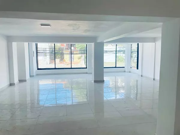 oficinas y locales comerciales - Local comercial amplio  6