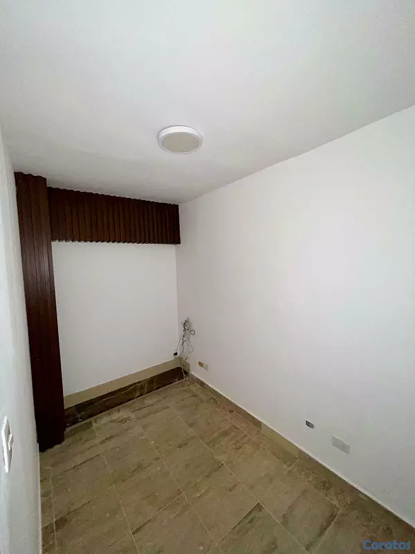 oficinas y locales comerciales - SE ALQUILA LOCAL COMERCIAL – EVARISTO MORALES 5