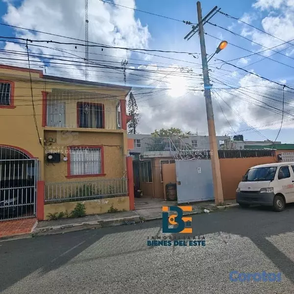 casas - Se vende amplia vivienda con cuatro dormitorios, m 8