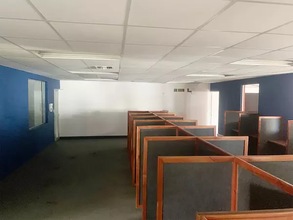 oficinas y locales comerciales - Local en naco amplio  3