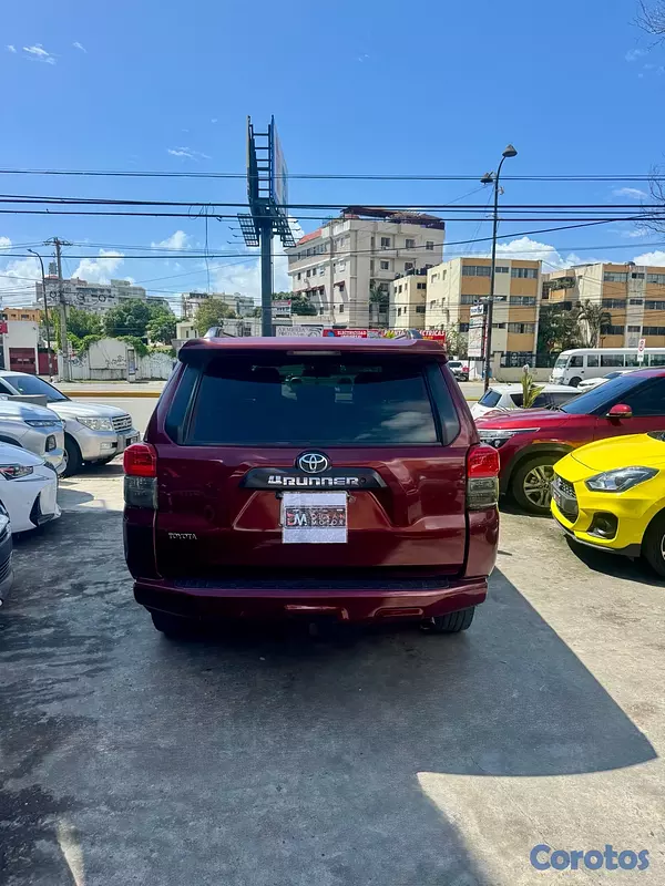 jeepetas y camionetas - Toyota 4Runner SR5 2011
 6