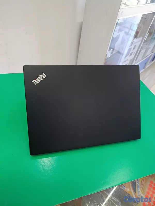 computadoras y laptops - Laptop LENOVO T495 Ryzen 7 /256GB SSD/ 16GB RAM  /14Pulgada/ FOTOS ORIGINALES 4