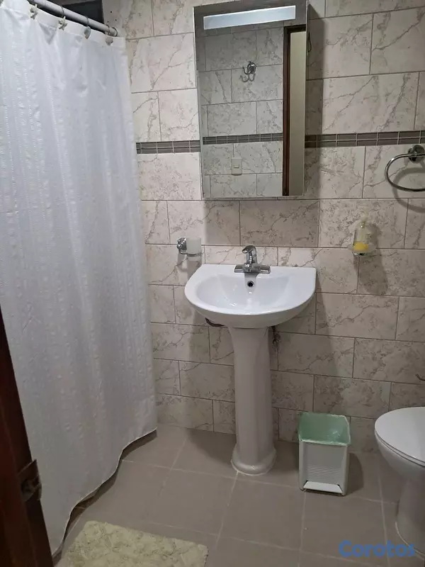 habitaciones y viviendas compartidas - Alquilo habitación solo damas
cerca de Agora Mall y el Metro , solo damas

 3