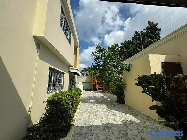 casas - Casa en Arroyo Hondo Viejo en proyecto Cerrado con 8