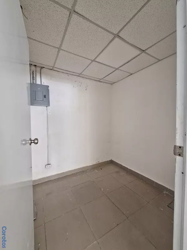 oficinas y locales comerciales - Local en alquiler en Naco frente a avenida 7