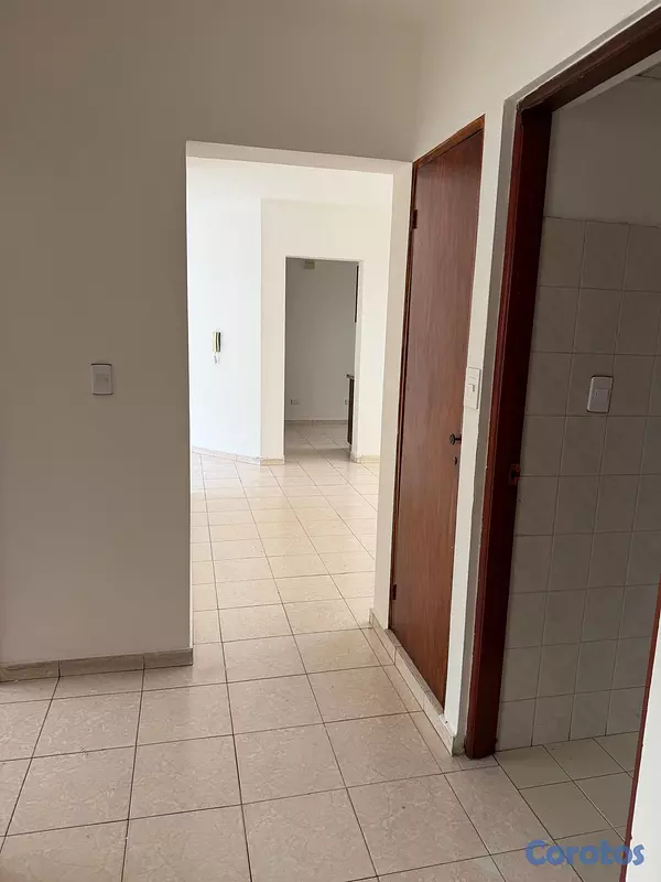 apartamentos - Apartamento en de 3 hab en el millón en 2do nivel. 5