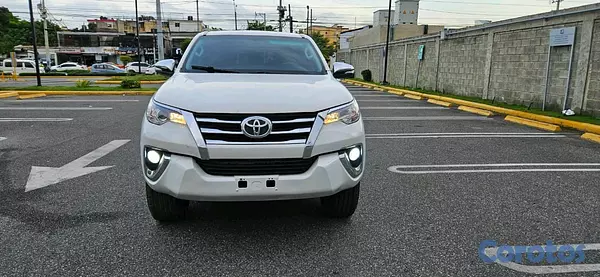 jeepetas y camionetas - Toyota fortuner 2018  10