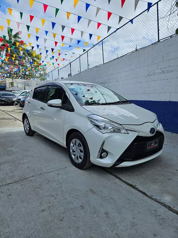 carros - TOYOTA VITZ 1