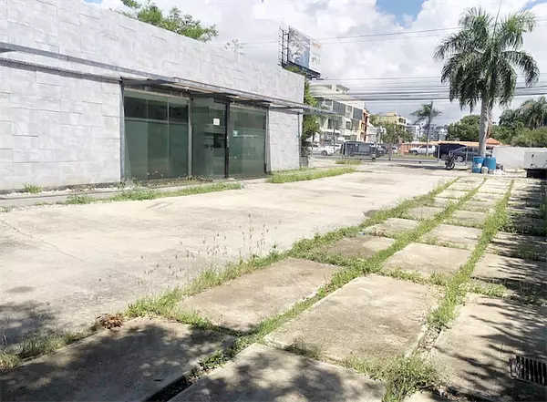oficinas y locales comerciales - Local zona altamente comercial 1500 m 5