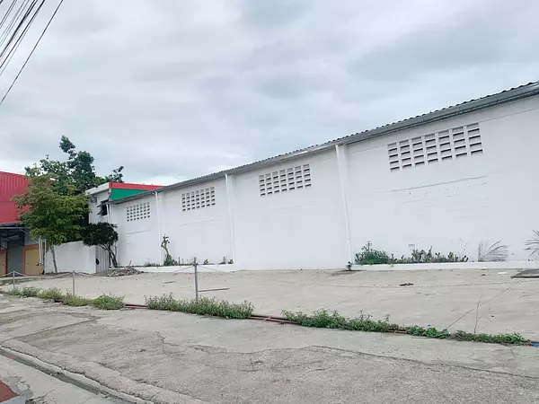 oficinas y locales comerciales - alquile nave comercial Santo Domingo este  5