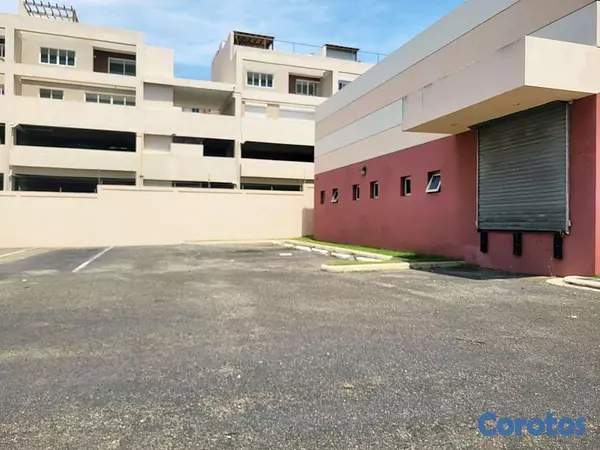 oficinas y locales comerciales - Imponente Local Comercial Av. Cayetano Germosen 4