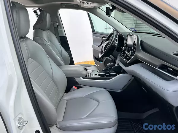 jeepetas y camionetas - Toyota highlander 2021 XLE  6