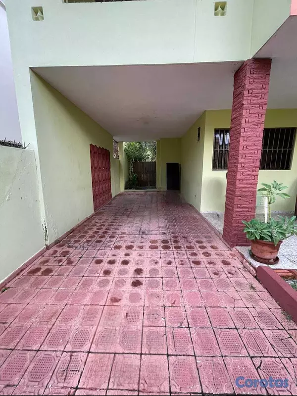 casas - Casa de 2 niveles en venta- Avenida Independencia  8