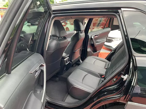 jeepetas y camionetas - Toyota rav4 2021 exl clean  9