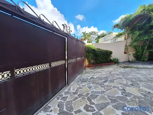 casas - Casa de 5 habitaciones 8 baños en venta en Colinas 6