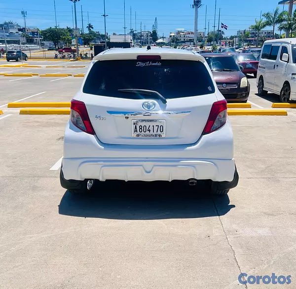 carros - Toyota vitz 2013  el mas nuevo. 4