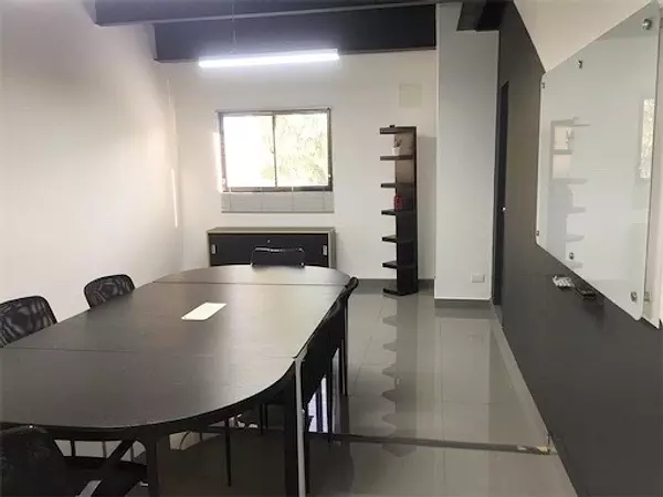 oficinas y locales comerciales - Local en los Prados  4