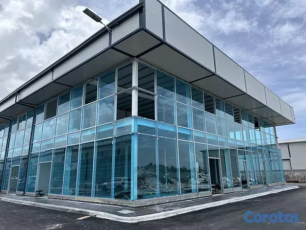 oficinas y locales comerciales - Locales comerciales y Galeras en alquiler, punta c 4