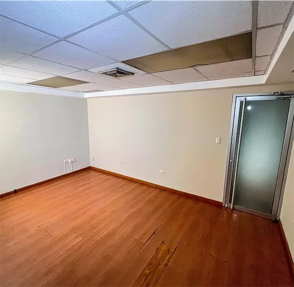 oficinas y locales comerciales - Local amplio en la Esperilla  3