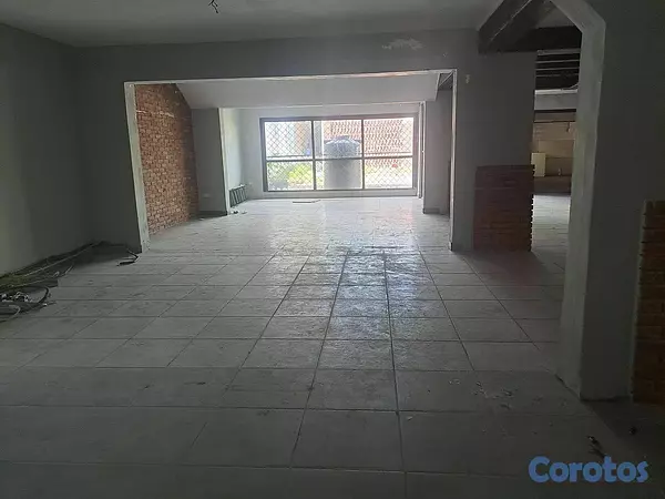 oficinas y locales comerciales - 🔵Alquilo Local 350 mts 1er piso en Julieta 3