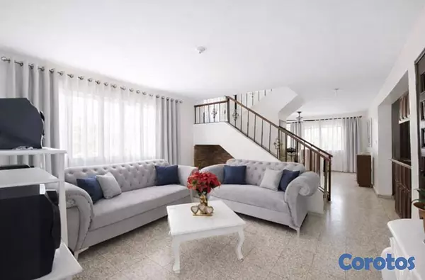 casas - Casa de dos niveles en venta en Miramar 2