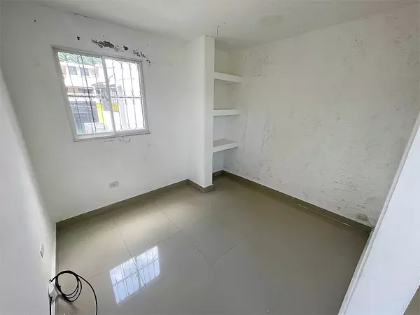 oficinas y locales comerciales - Local en bella vista segundo nivel  2