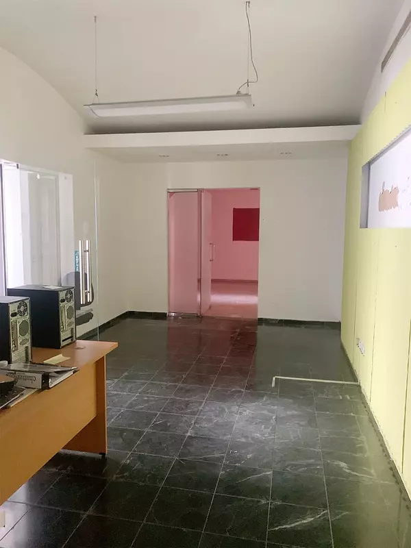 oficinas y locales comerciales - Local en naco amplio  6