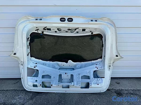 repuestos - COMPUERTA TRASERA MERCEDES GLA250 2020 – COMO NUEV 3