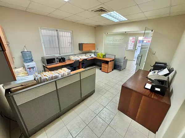 oficinas y locales comerciales - Local Comercial en Venta ZONA UNIVERSITARIA 3