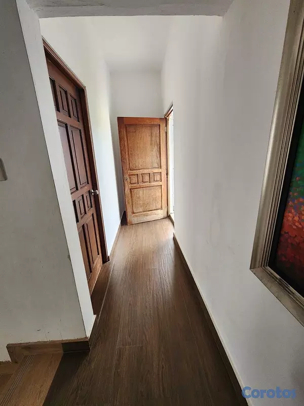 casas - vendo casa gacela avenida independencia dos niveles tres habitaciones dos parque 6