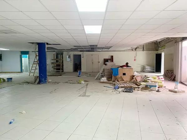 oficinas y locales comerciales - Local con espacio abierto céntrico 8