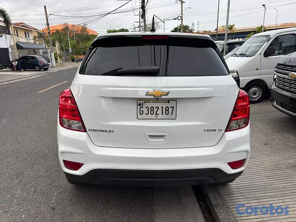 jeepetas y camionetas - CHEVROLET TRAX LT 2017 COMO NUEVA 8
