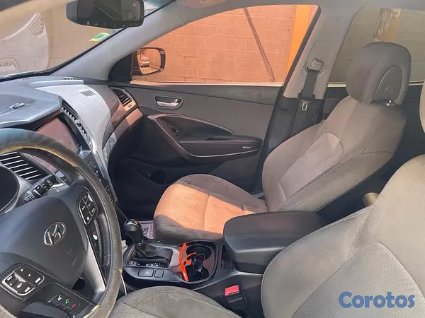 jeepetas y camionetas - Vendo Jeepeta Hyundai Santa Fe 2013 de oportunidad 8