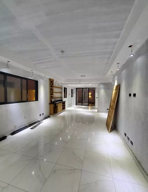 apartamentos - Se Vende Confortable Casa en Ave. 27 de Febrero 5