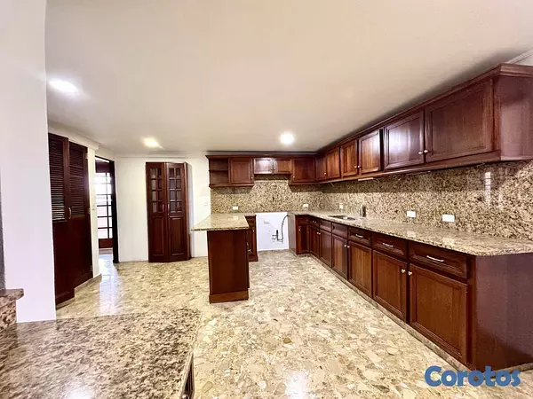 apartamentos - Clásico apt 280 metros alquiler frente Mirador 9