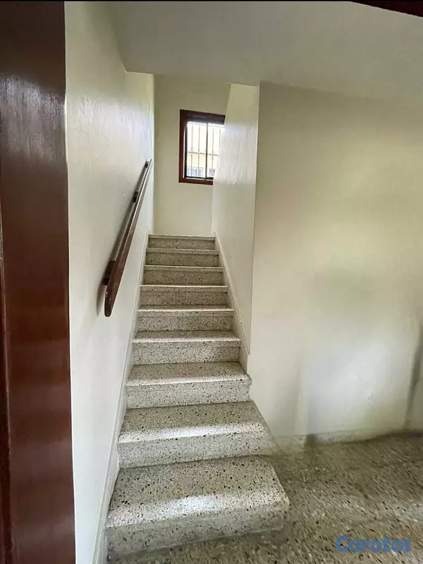 casas - Casa de 2 niveles en venta- Avenida Independencia  9