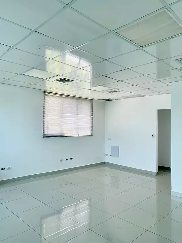 oficinas y locales comerciales - Local comercial en los prados 8