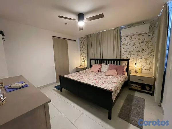 casas - Casa totalmente remodelada en venta en Quisqueya justo al borde del millón 8