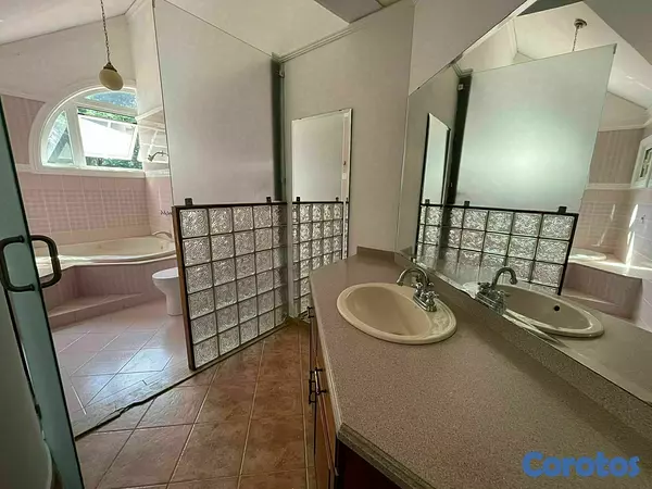 casas - VENDO Hermosa Mansión De 3 Niveles En Los Rios 2