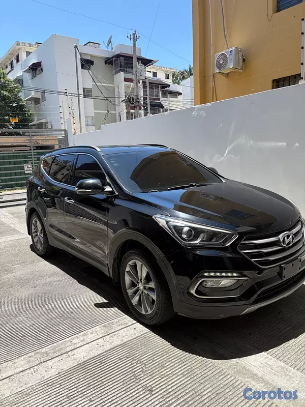 jeepetas y camionetas - Hyundai Santa Fe negra en buen estado. 2