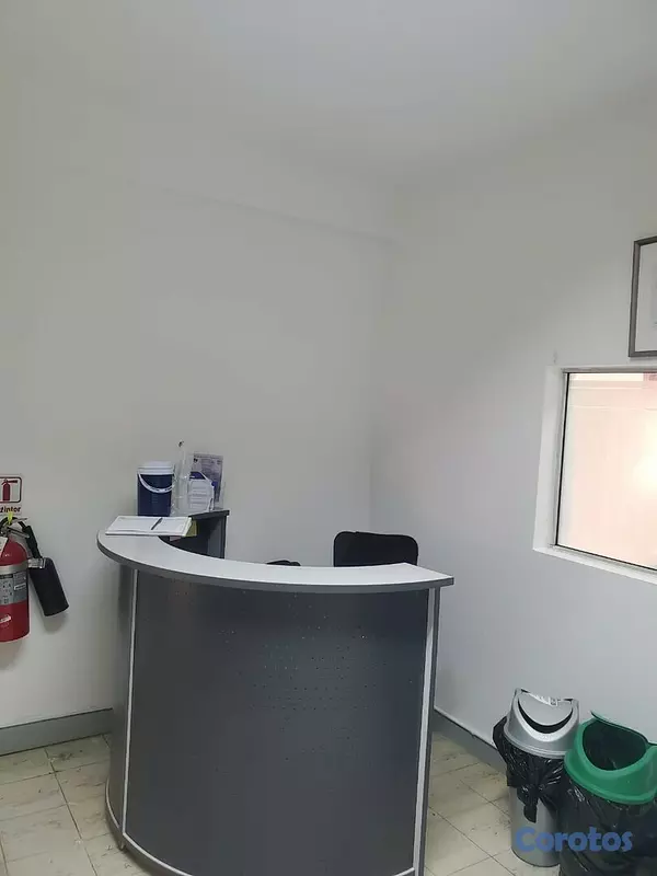 oficinas y locales comerciales - Alquiler Amplio Local Comercial Ubicado en Gazcue, Santo Domingo 2