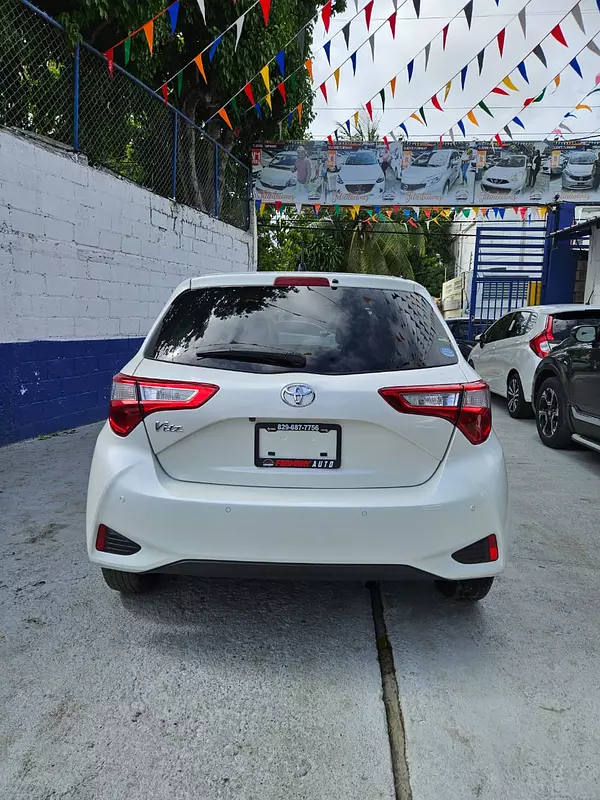 carros - TOYOTA VITZ 5