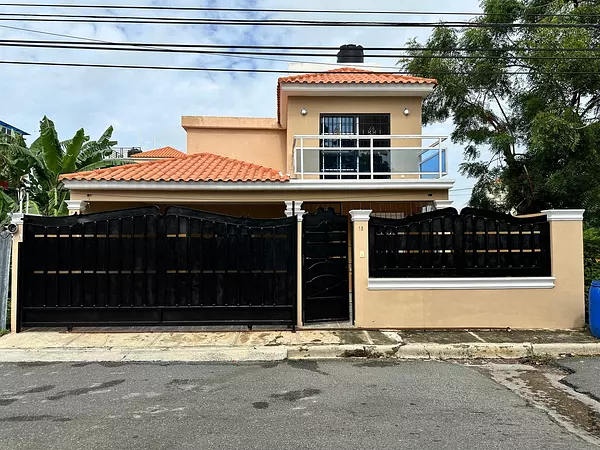 casas - Casa de 2 niveles con mucho patio, Prado Oriental 1