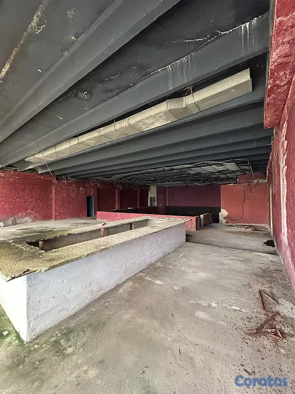 oficinas y locales comerciales - Venta de Edificio en el malecón  4