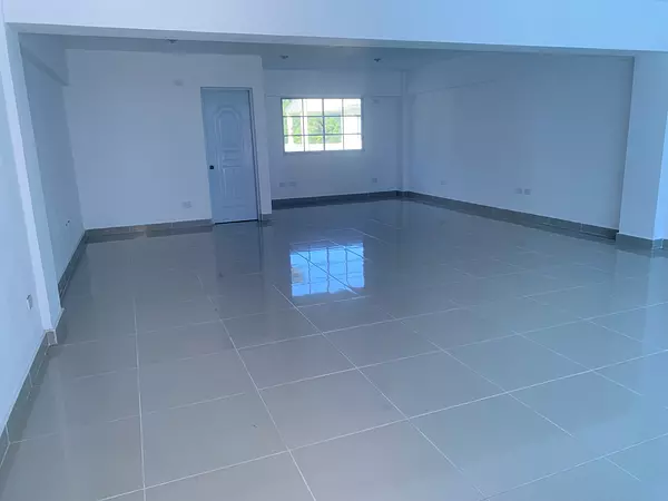 oficinas y locales comerciales - Local céntrico en ens Ozama 3
