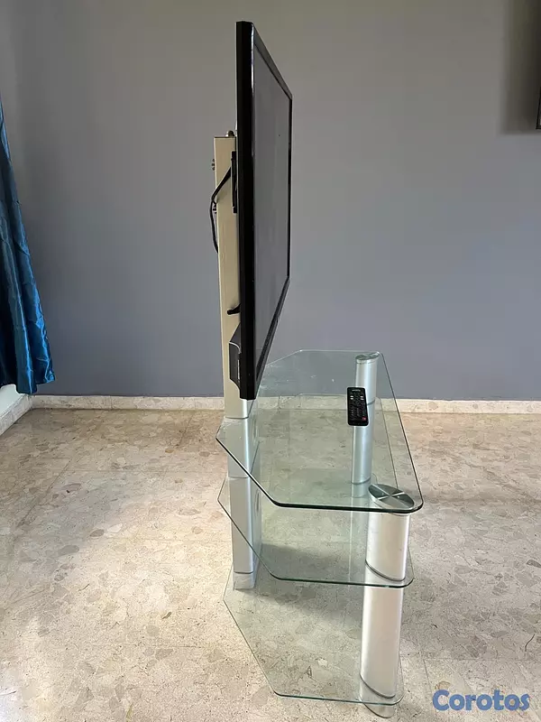 electrodomesticos - Mesa de Cristal + TV Sanyo 40 pulgadas 3