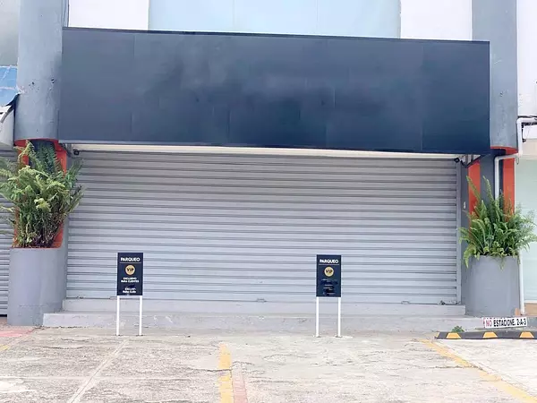 oficinas y locales comerciales - Local en Primer nivel céntrico  3