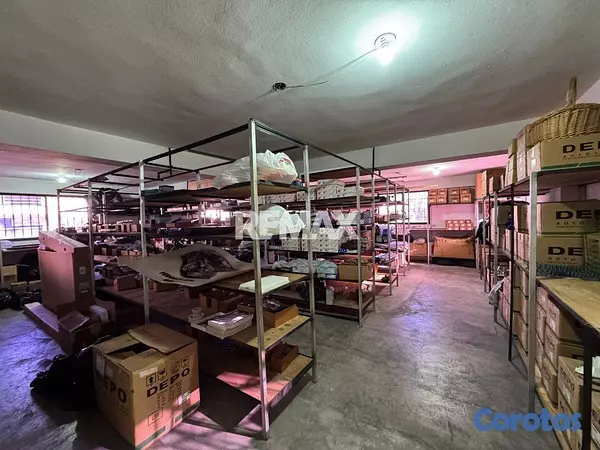 oficinas y locales comerciales - Local Comercial de 425mt2 en alquiler en Ensanche  7